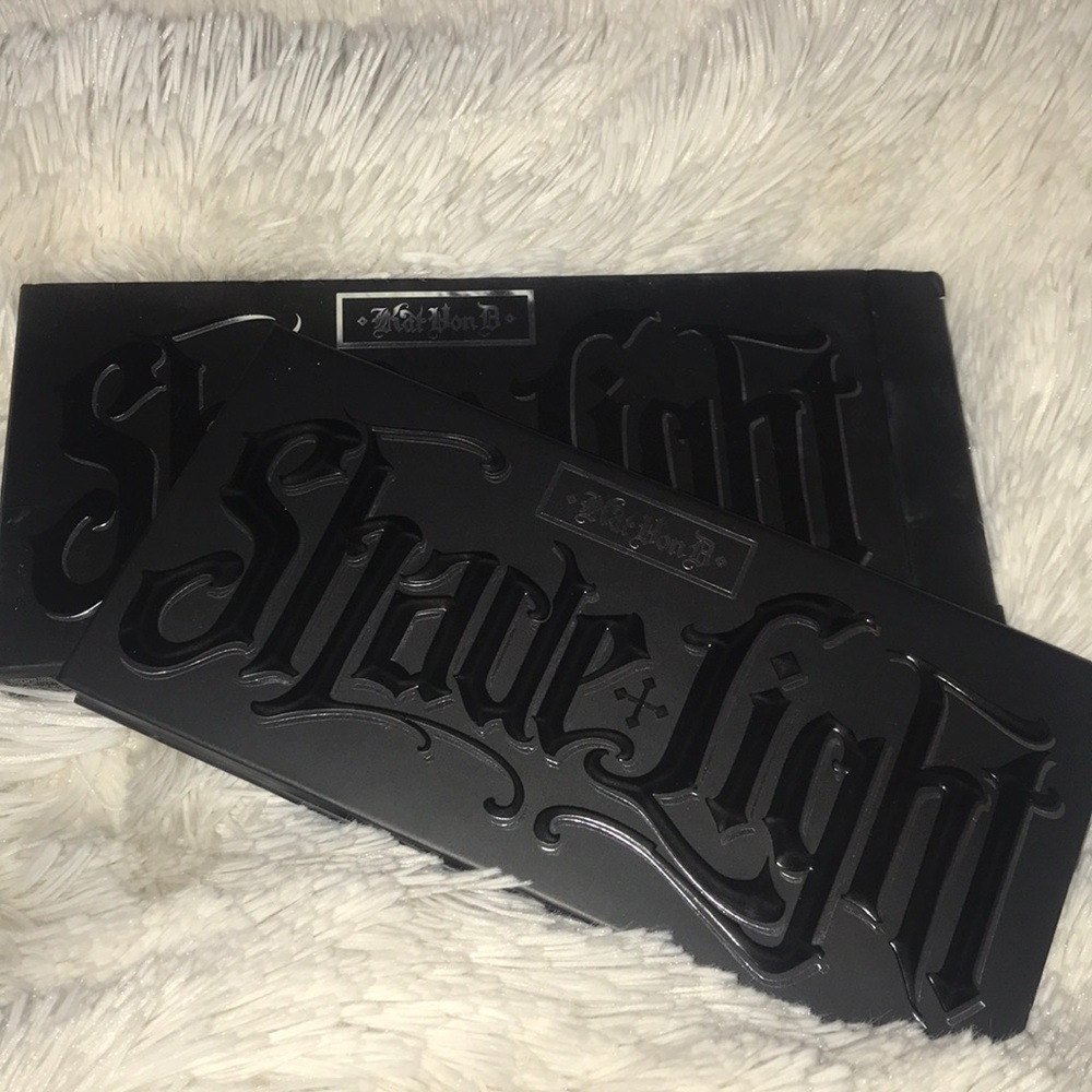 NWT 100% Authentic KVD Shade + Light Contour Kit